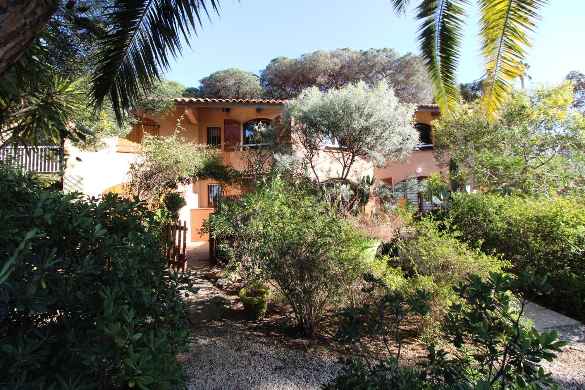 Appartamento Triplex Le Port d'Hyères-400m-CLIM/WIFI/PARKING Esterno foto